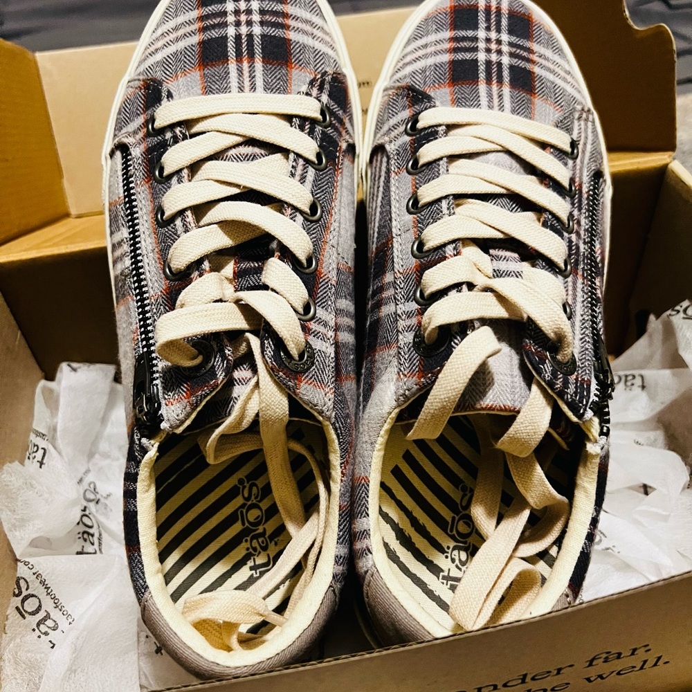 Taos Tennis Shoes
